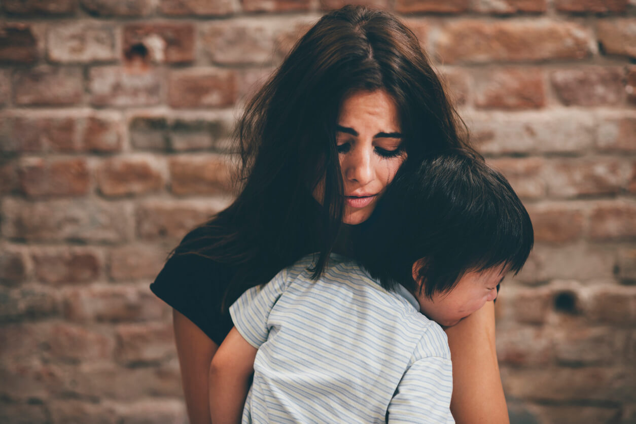 woman and child dealing with domestic violence